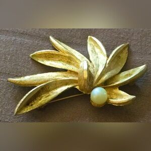Vintage Gold Signed BSK Statement Brooch Pin Pearl and Leaf Fan Design MCM 1960s